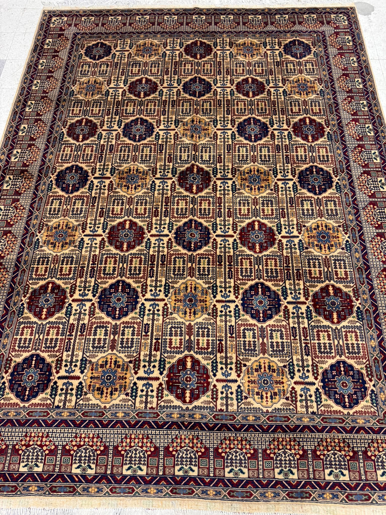 Hand Knotted Rug (قالین دست باف)
