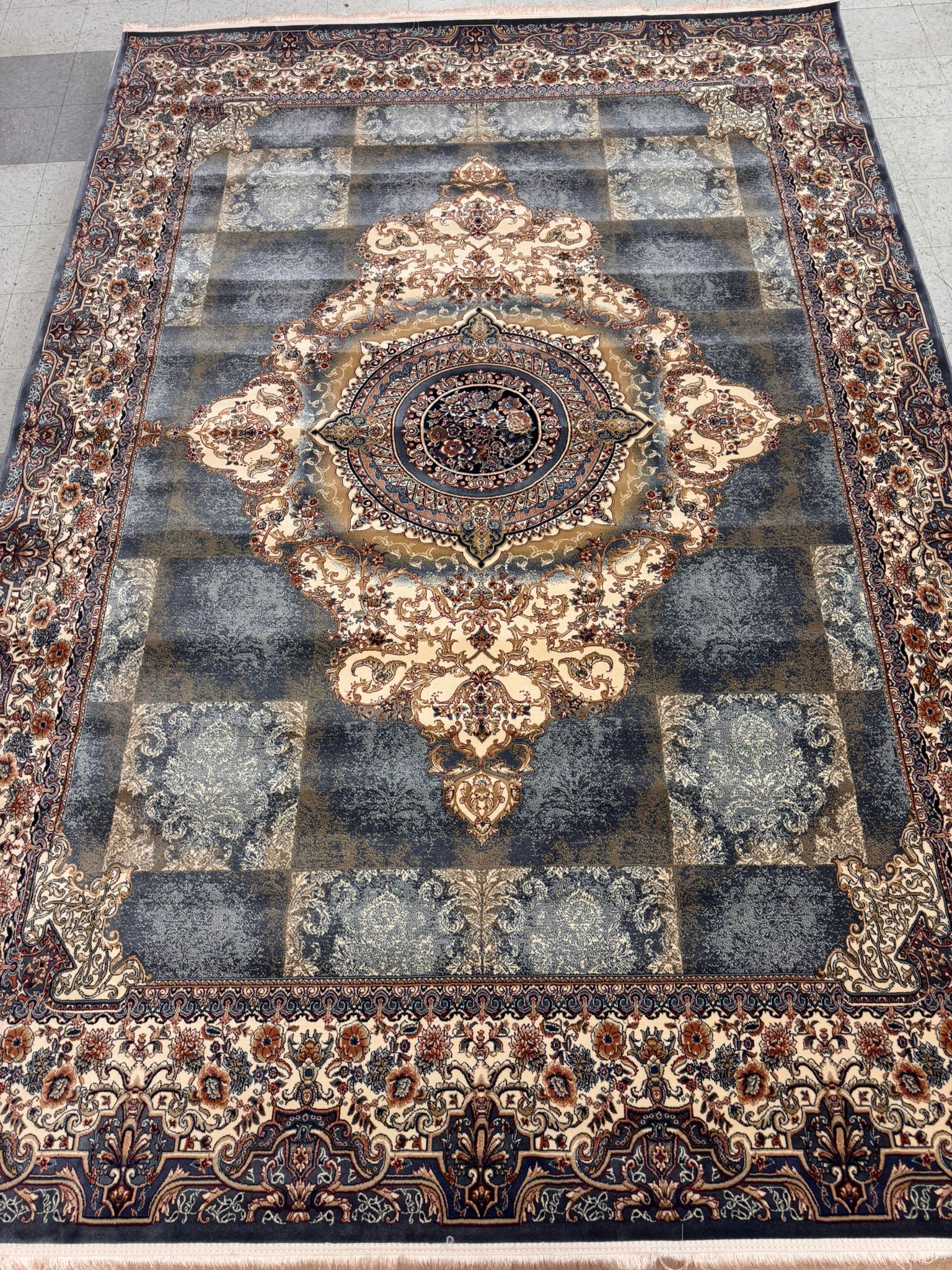 NIKE Grey Color 1200 Reeds Kashan Design Machine made Carpet
